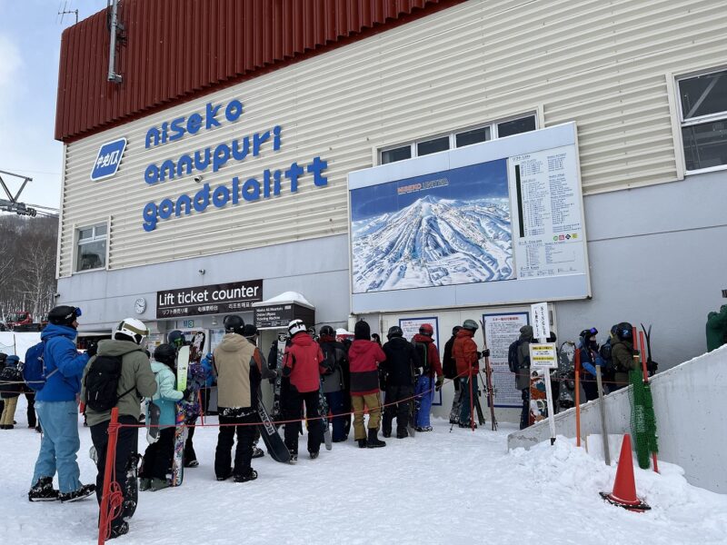 ニセコ アンヌプリ国際スキー場 ゴンドラ 行列