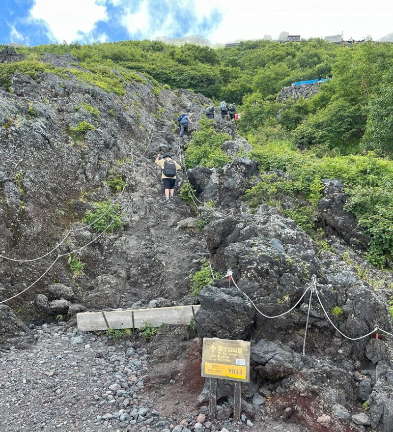 富士山 吉田ルート 登山道 花小屋の急な岩場