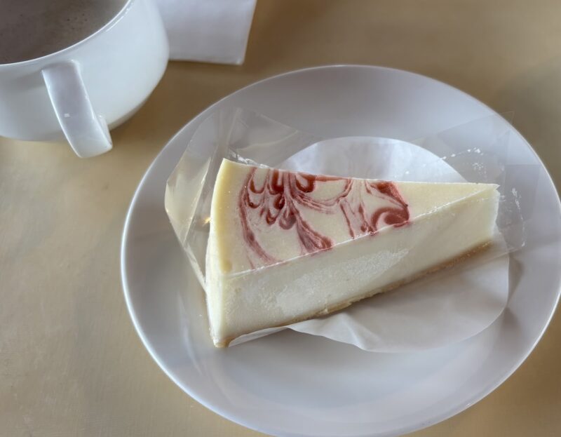 尾瀬岩倉 ホワイトワールド ホルン いちごチーズケーキ